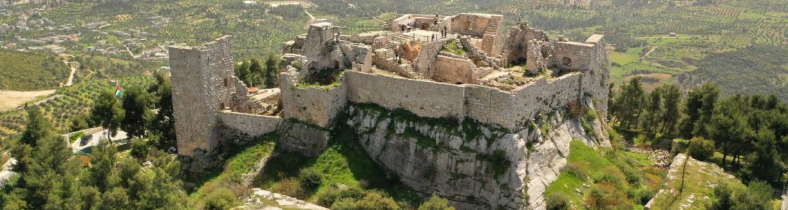 عجلون، الأردن: قلعة التاريخ ومحمية الغابات
